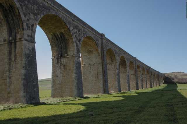 Spinazzola, maestoso e dimenticato: � l'ottocentesco "Ponte dei 21 archi"